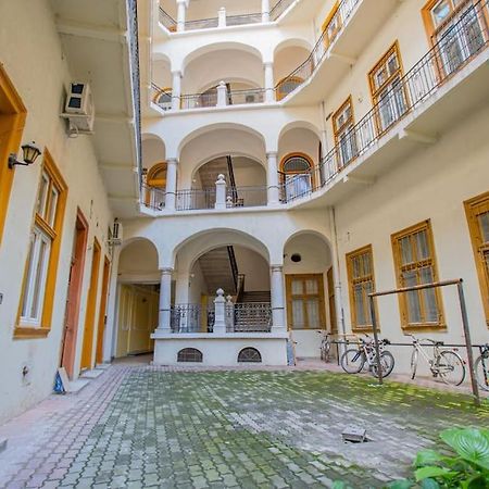 Cute Gallery Flat In Dob Str, Mars Budapest Bagian luar foto