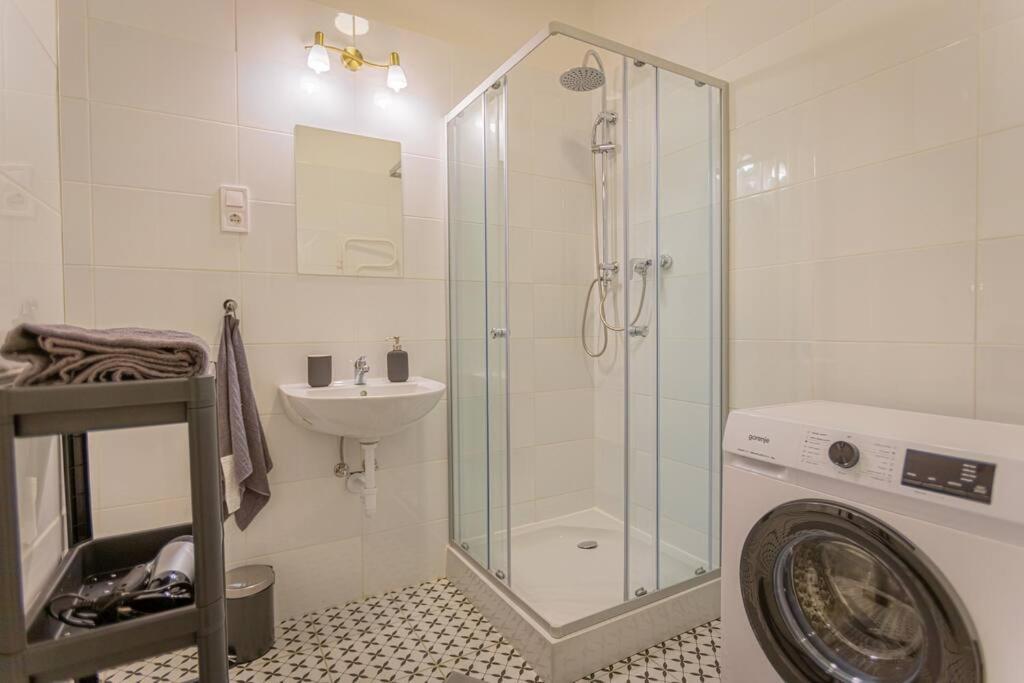 Cute Gallery Flat In Dob Str, Mars Budapest Bagian luar foto