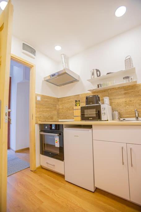Cute Gallery Flat In Dob Str, Mars Budapest Bagian luar foto